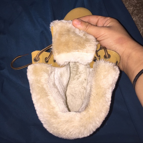 Fluffy Boots - Picture 2 of 2